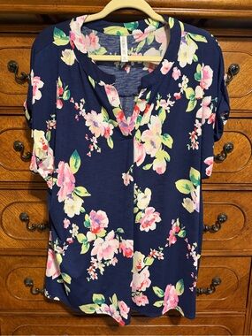 Dear Scarlett Navy Floral V-Neck Short Sleeve Blouse